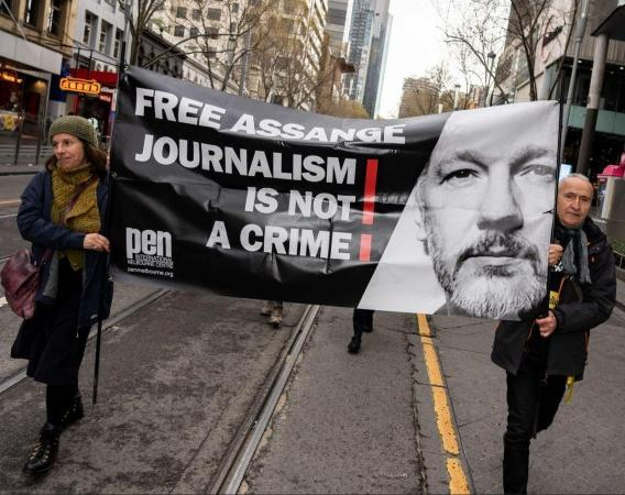 Julian Assange, la farsa legale prosegue