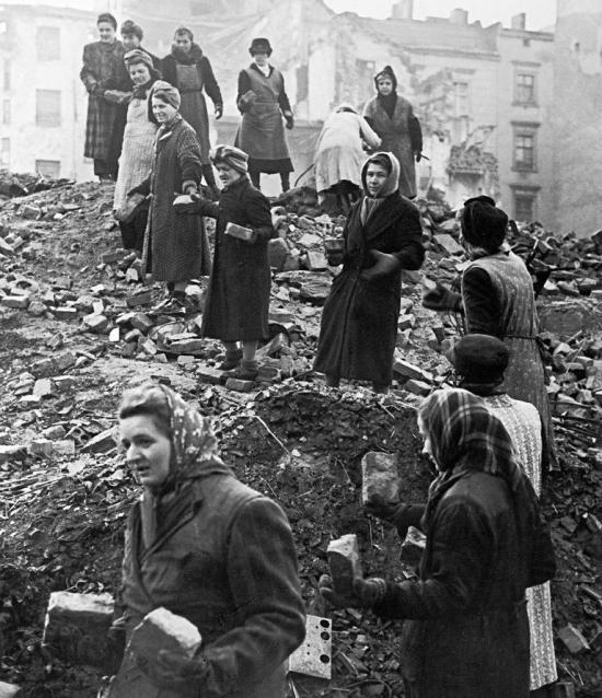 La Storia Straordinaria Delle Donne Delle Macerie Che Hanno Ricostruito La Germania