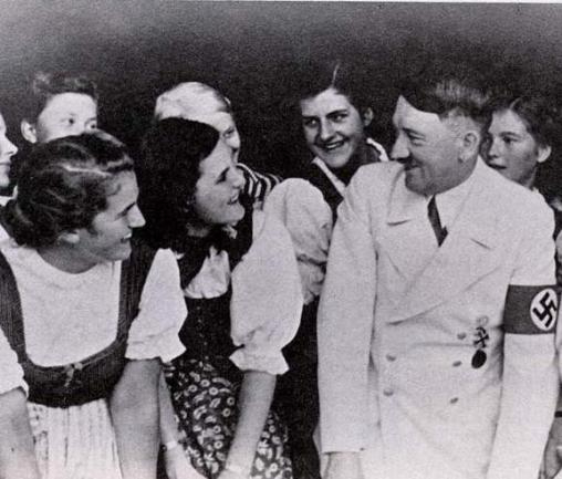 Hitler_e_donne2 Dossier Resistenza in Europa