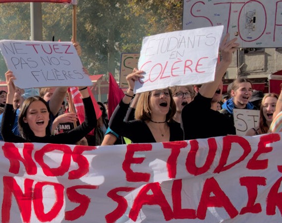 Libri o bombe? La rivolta degli studenti francesi contro il riarmo